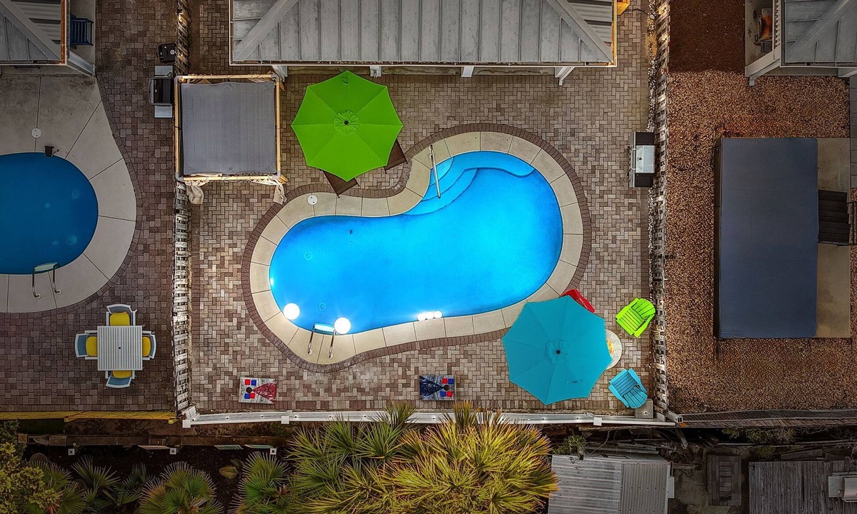 Holiday Beach House | Large Beachside Home w/Heated Pool – Perfect for Groups