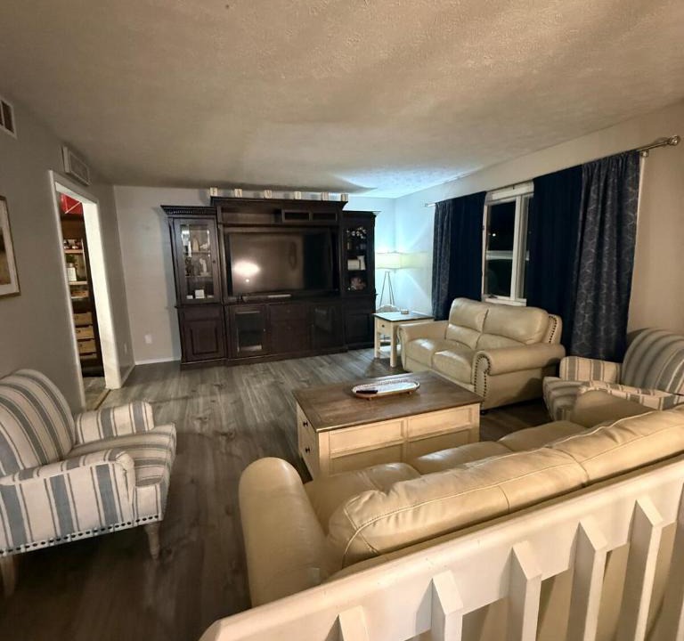 Bloomington House | Large Bloomington Home
