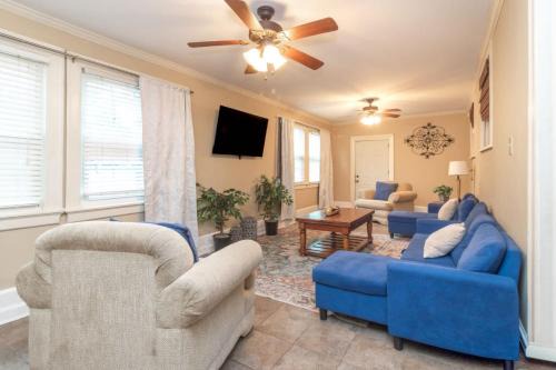 Columbus House | Large BnB with Pool The White House & Cottage