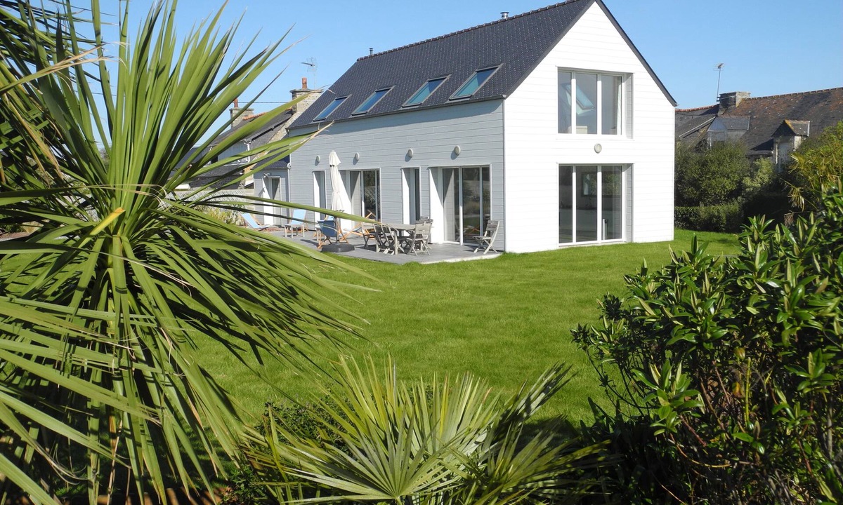 Saint-Cast-le-Guildo Villa | Large, bright home cinema villa, close to the beach and PenGuen golf course