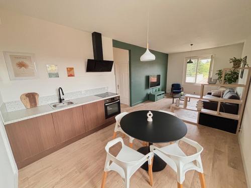 Castres Apartment | Large bright, designer et air-conditioned 1 bedroom apartment Castres