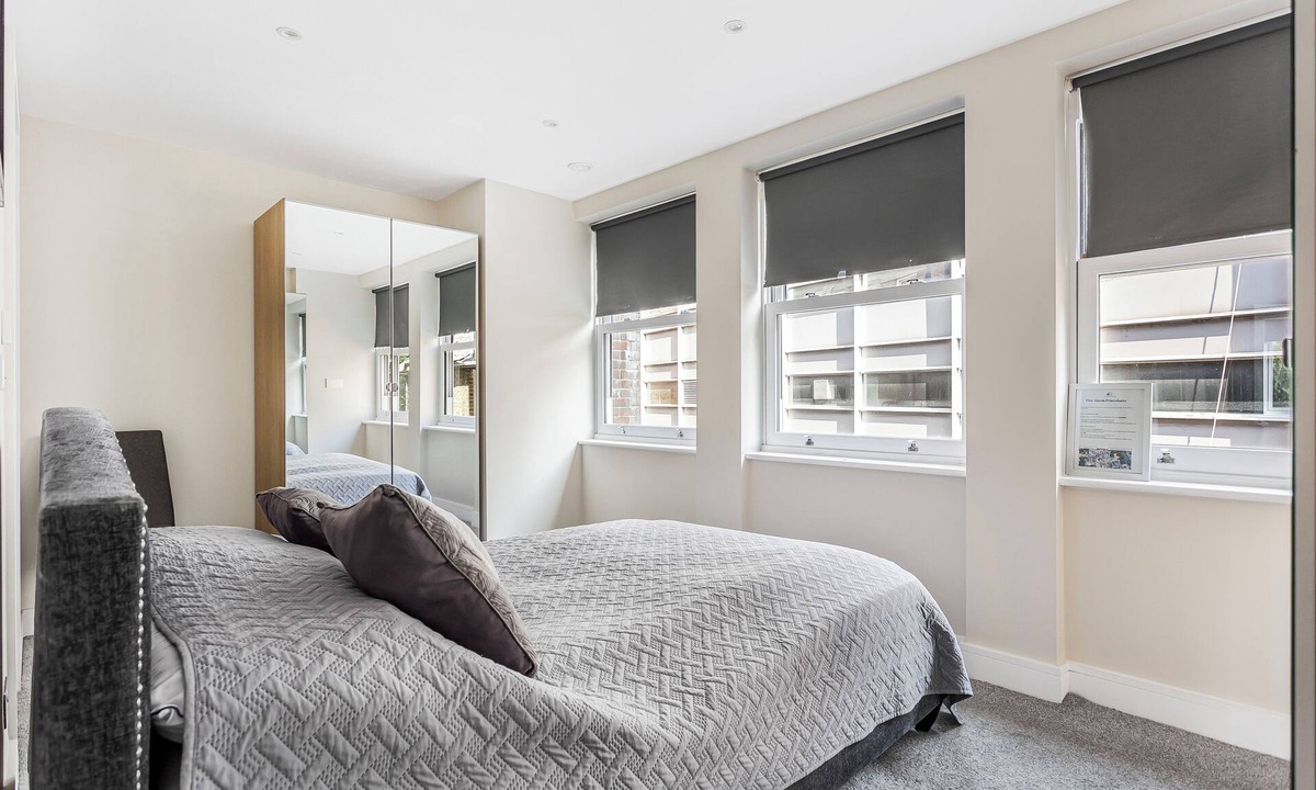 Walpole Apartment | Large Bright One Bedroom Apartment, 5 Minutes Walk From Ealing Broadway Station!