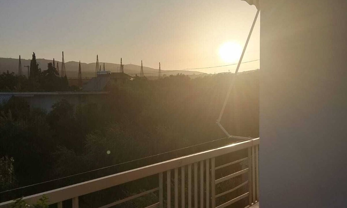 Pylos-Nestoras Apartment | Large, bright vacation apartment right by the sea