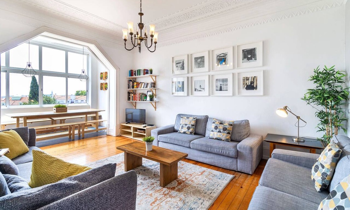 Principe Real Apartment | Large Central with View 3E by Central Hill