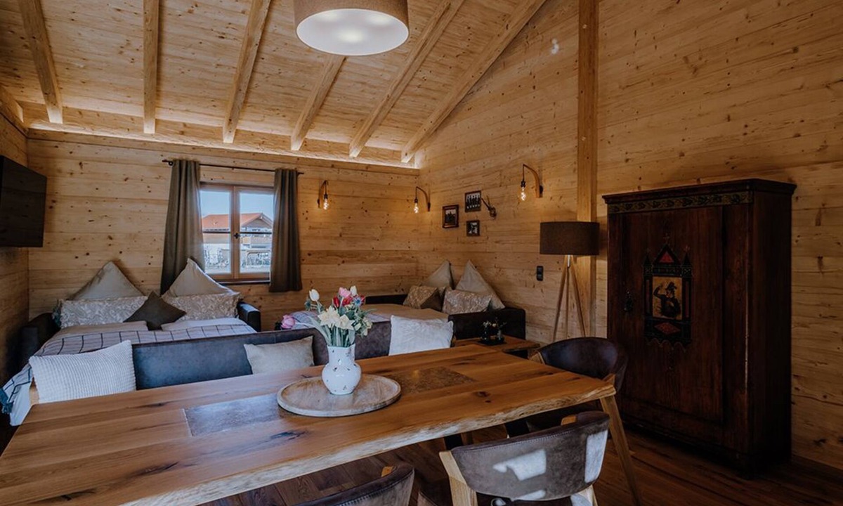 Hartkirchen Apartment | Large chalet with whirlpool