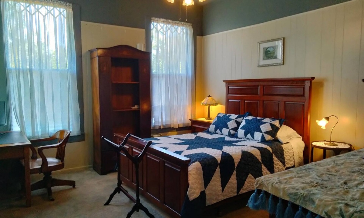 Brenham Apartment | Large, charming 2-bedroom apartment with modern amenities within a historic home