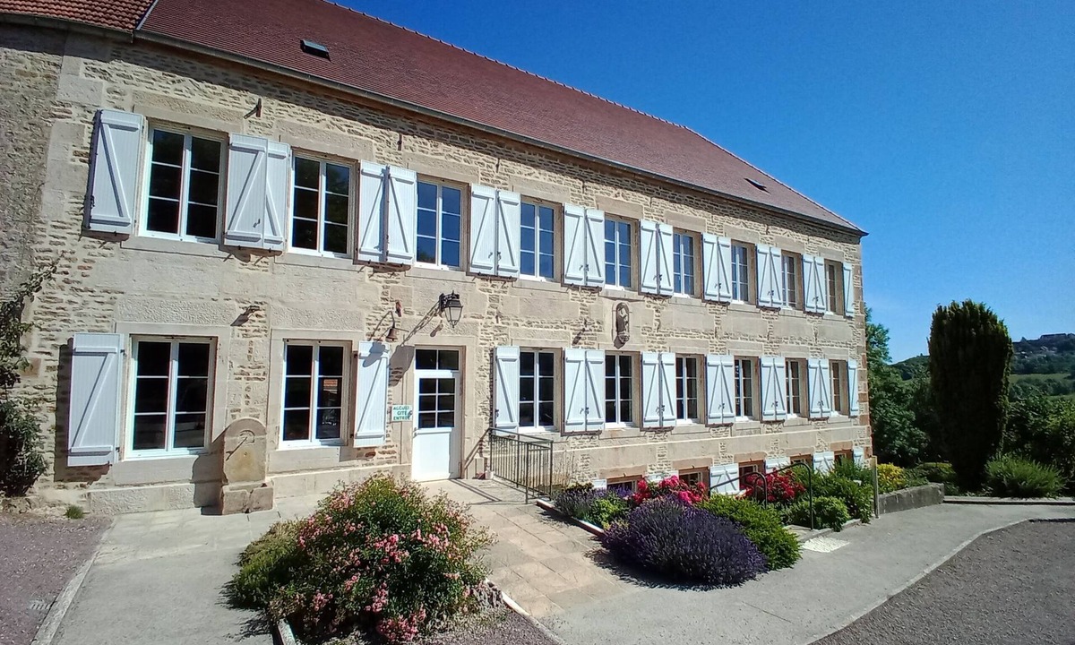 Langres House | Large, charming 30-bed gîte with SPA and plenty of space