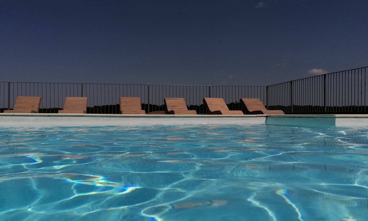 Busserolles House | Large charming gîte with swimming pool in the Dordogne - up to 34 people/15 bedrooms