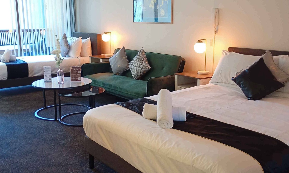 Darlinghurst Apartment | Large City Studio with Big Balcony