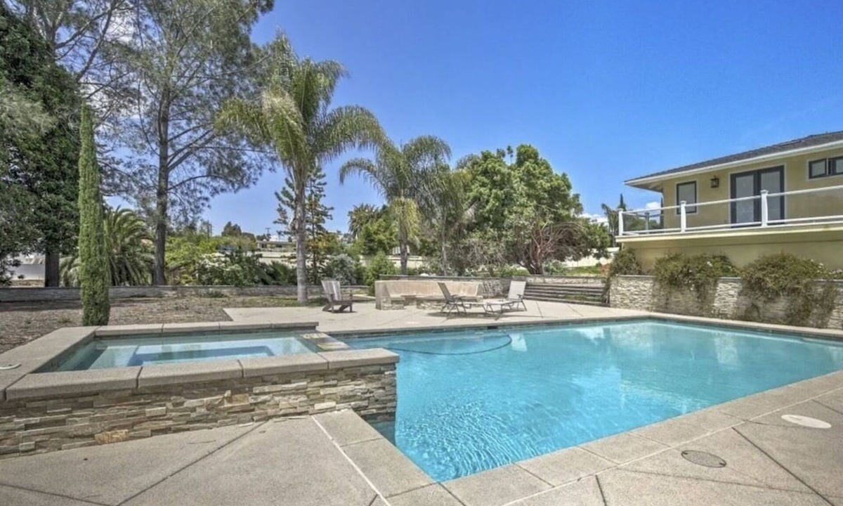 Loma Alta House | Large Coastal Property Near Best Beaches