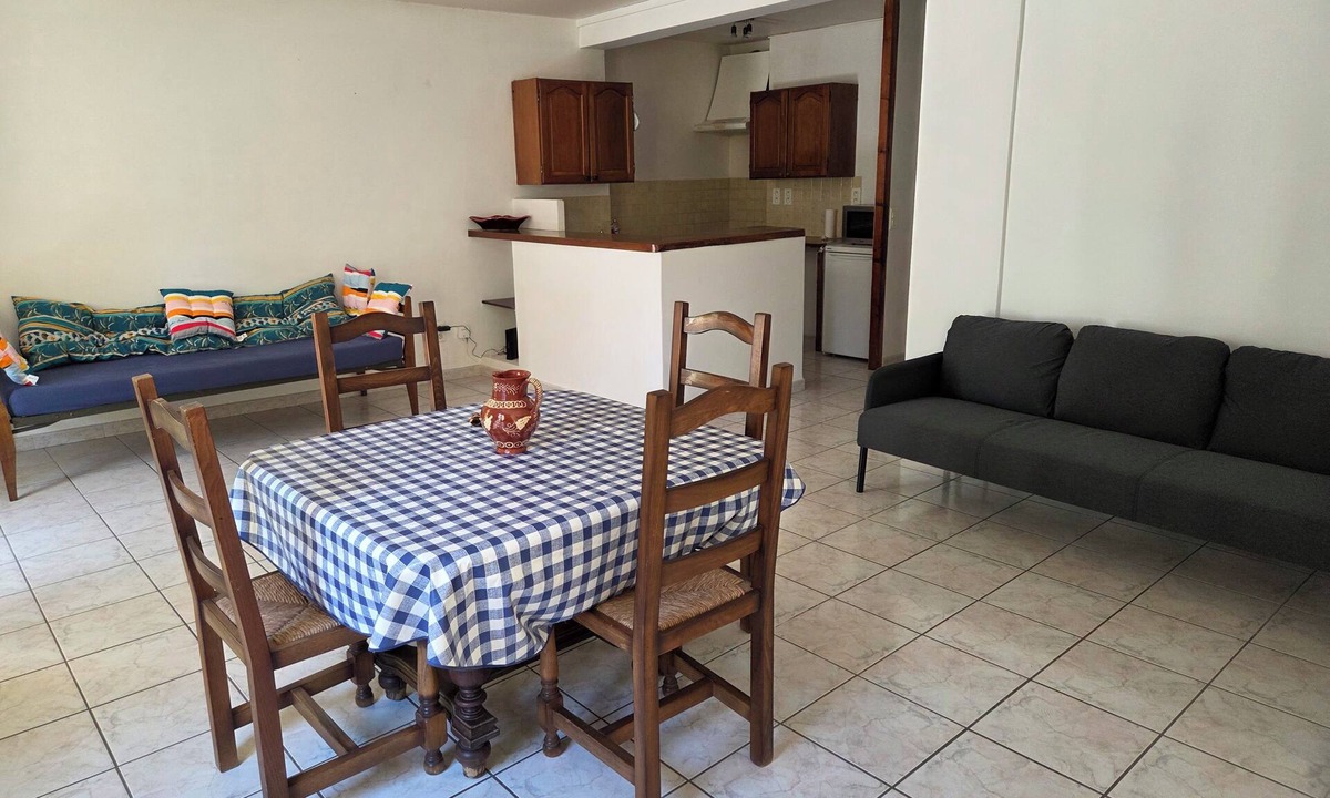 Malaucene Apartment | Large, comfortable apartment at the foot of the Ventoux, in the heart of Provence