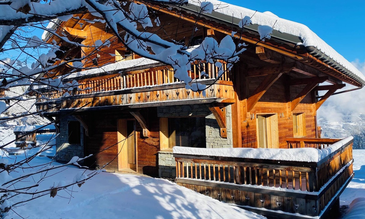 Les Allues Ski Chalet | LARGE, COMFORTABLE CHALET FOR 10 WITH VIEW IN MERIBEL-LES ALLUES