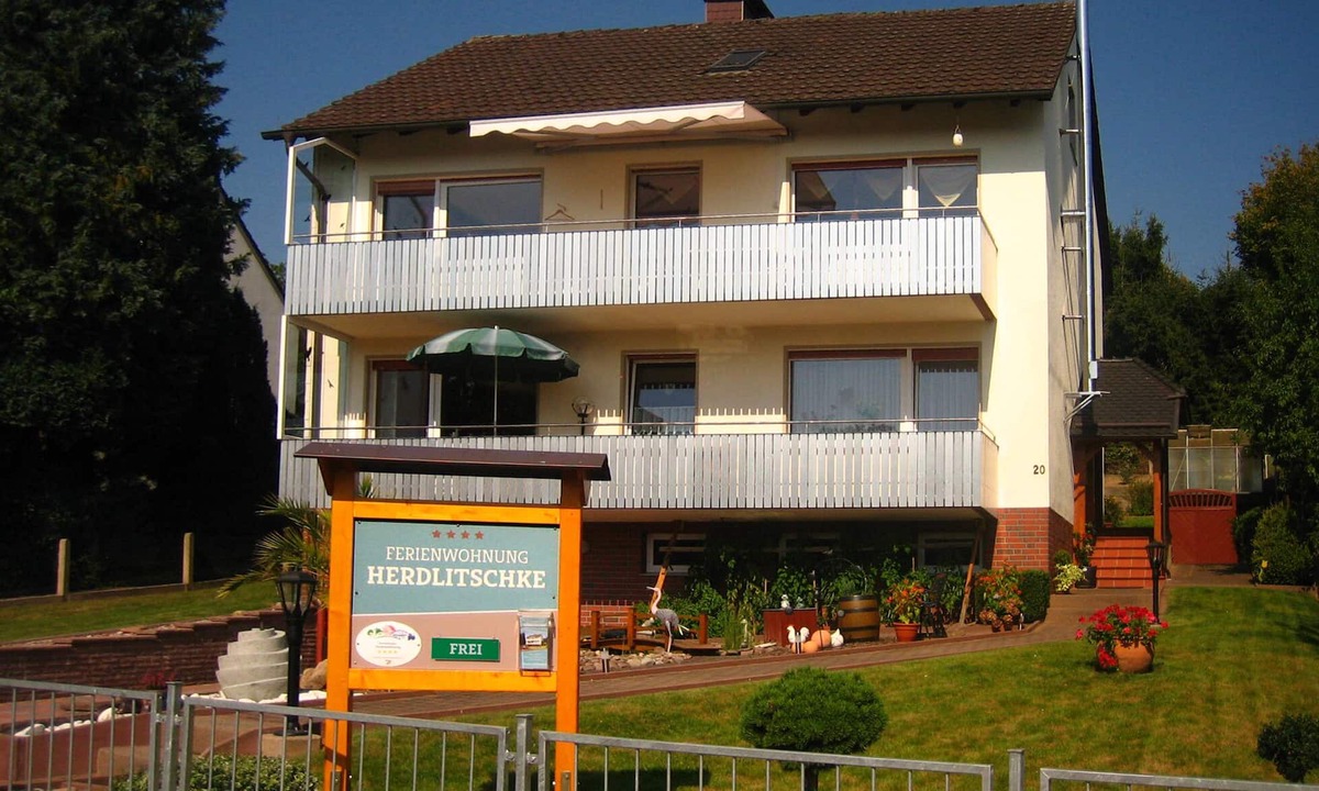 Polle Apartment | Large, comfortable, quiet 4-star apartment in the climatic health resort of Polle on the Weser cycle path