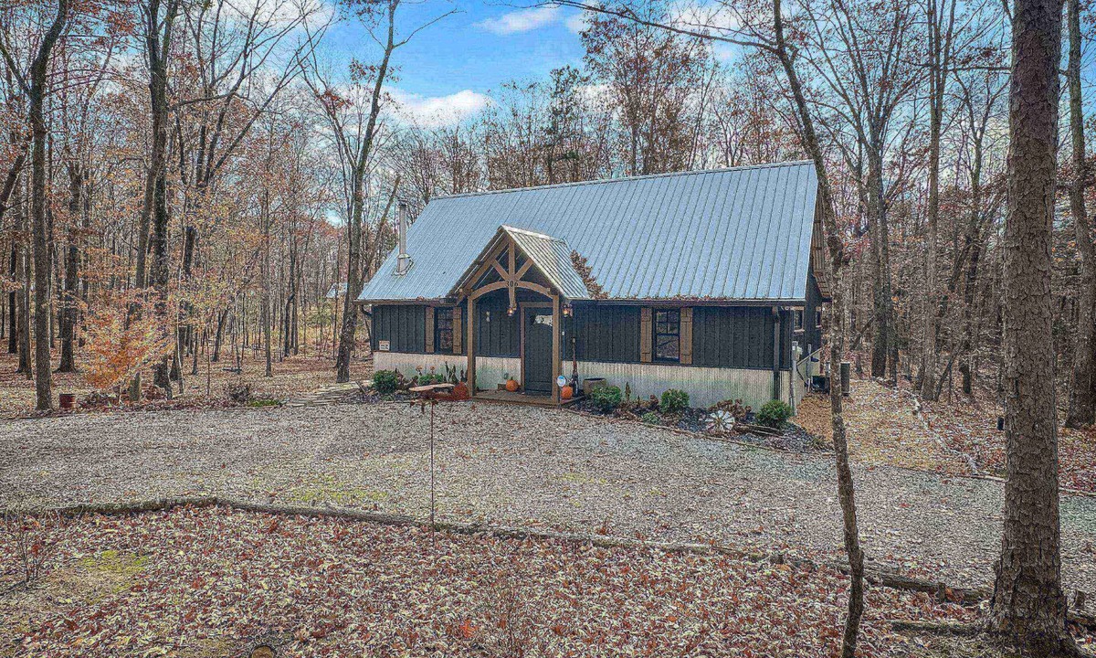 Rising Fawn Cabin | Large Deck - Firepit - Screened Porch - Hiking - 2 mi to Cloudland Canyon - 6 mi to McLemore Golf
