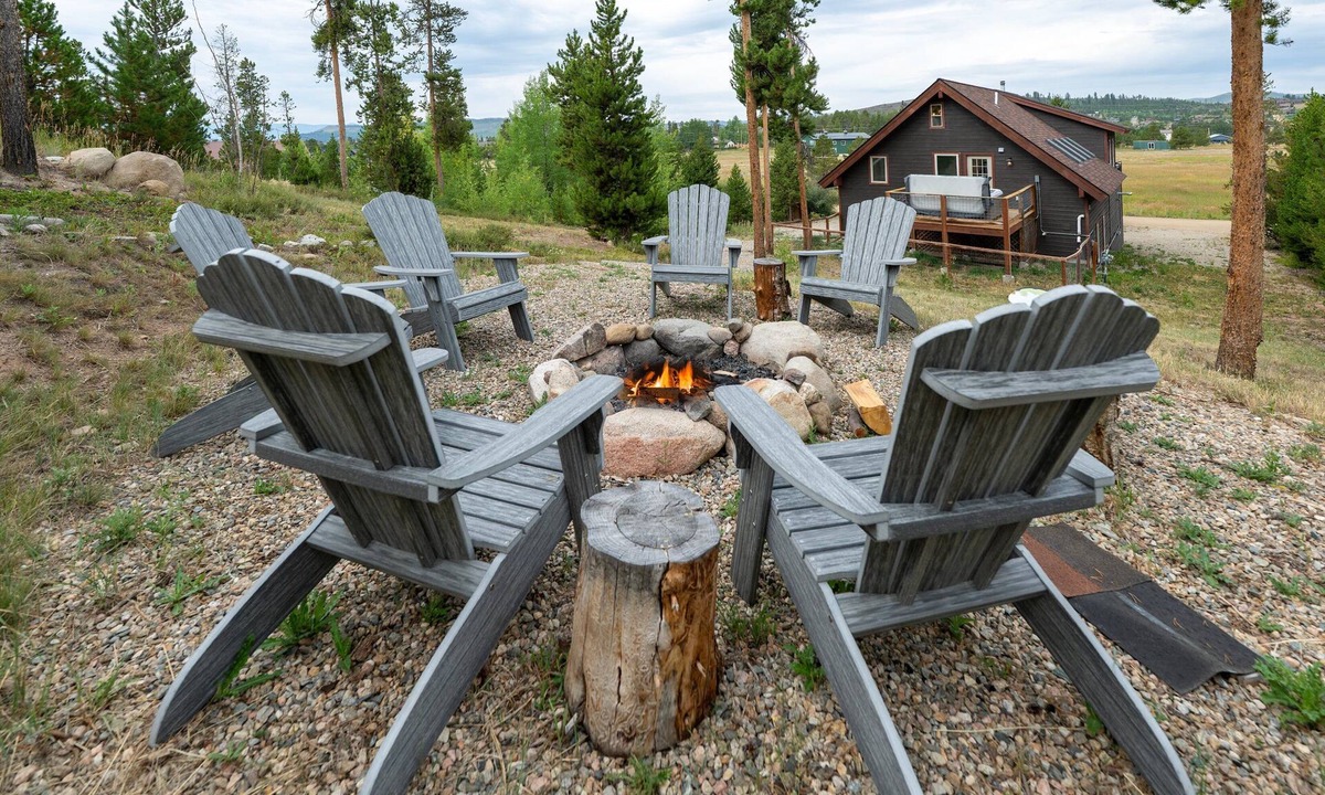 Grand Lake Cabin | Large Deck with Great Views - Private Hot Tub + Firepit - Laundry