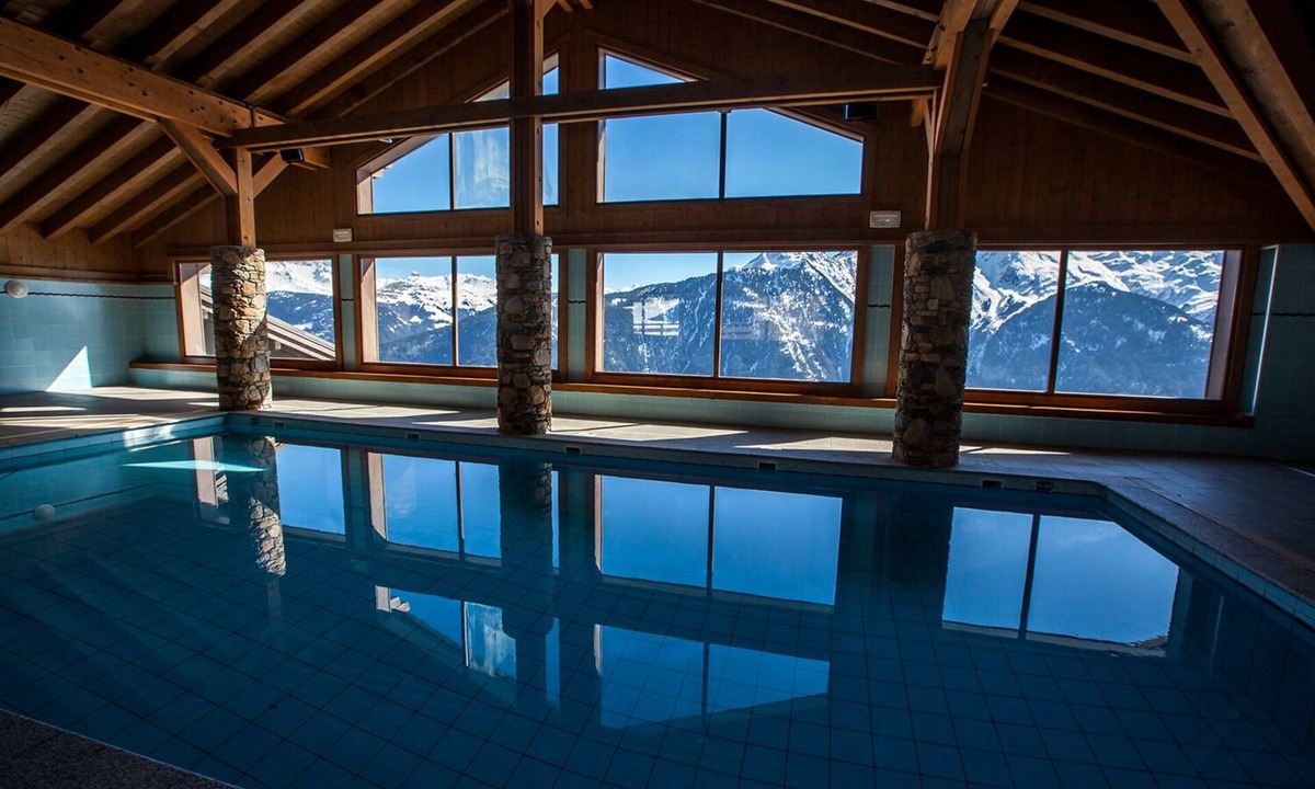 Bisanne 1500 Apartment | LARGE DUPLEX 120 M2 IN MGM LUXURY CHALET WITH HEATED SWIMMING POOL 4 *