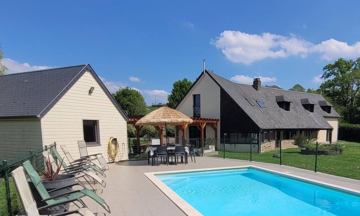 Isigny-le-Buat Cottage | Large family home with private pool, pets allowed