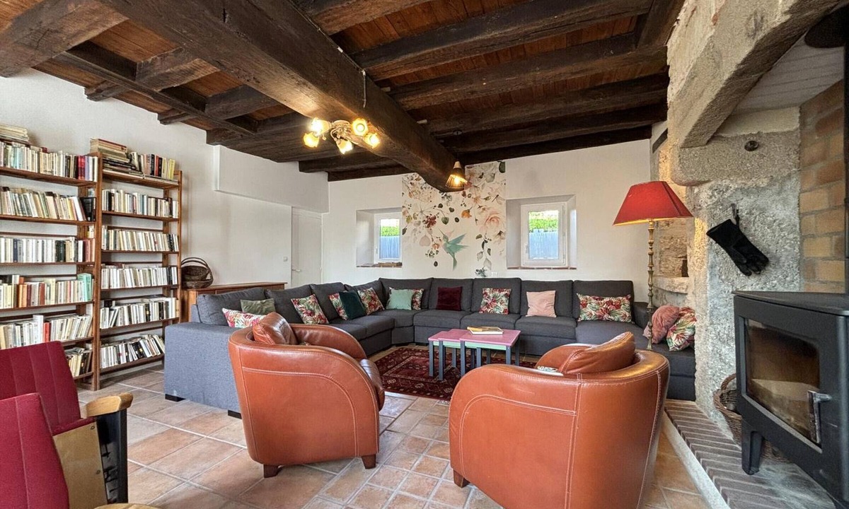 Trezelles Cottage | Large family house with garden, Wifi, pets allowed