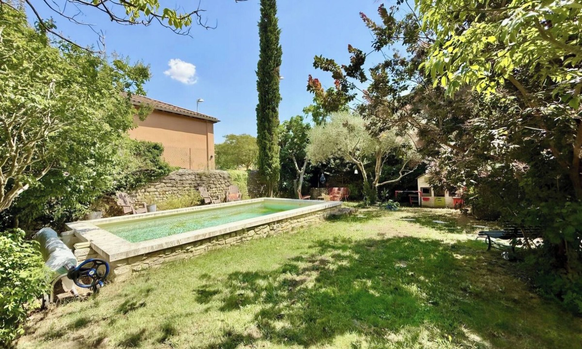 Sainte-Cecile-les-Vignes House | Large family home in the heart of the village