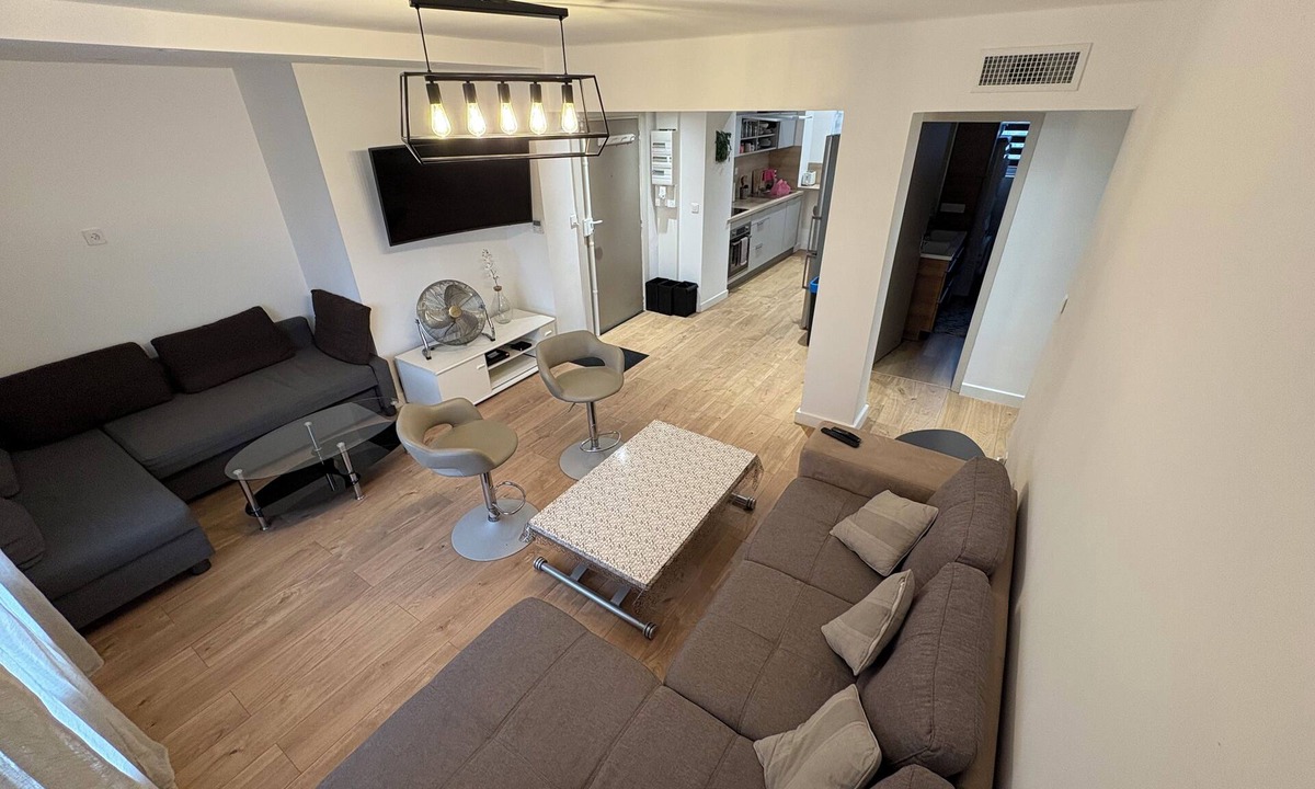 Saint-Martin Apartment | Large, fully renovated F5 for rent south of Montpellier