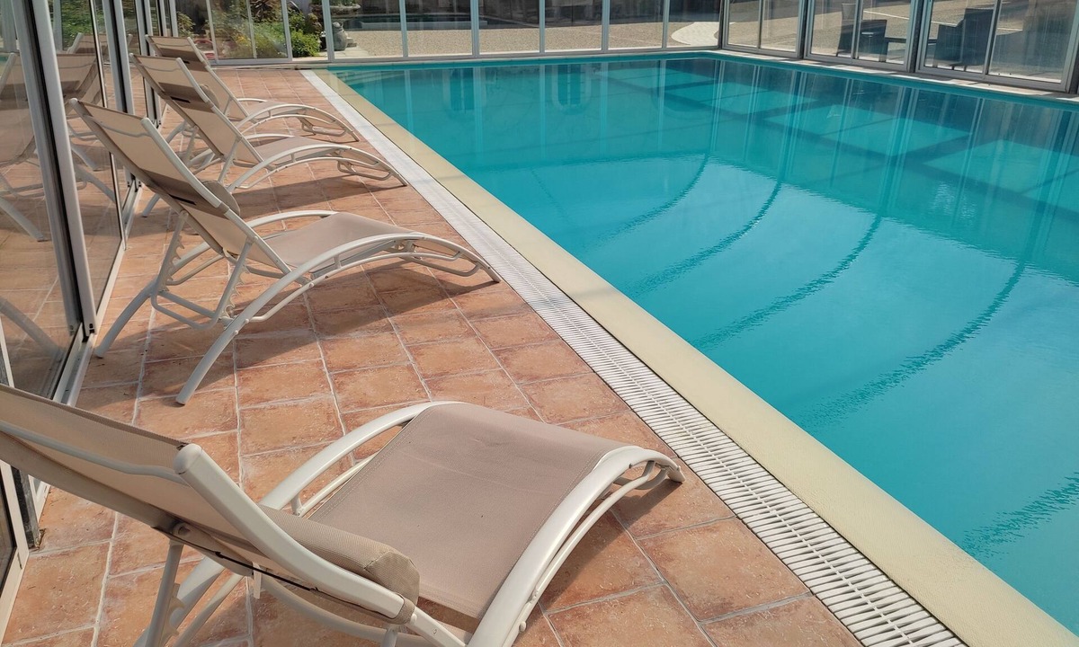 Montmoreau-Saint-Cybard Other | Large gîte with private, heated, covered swimming pool