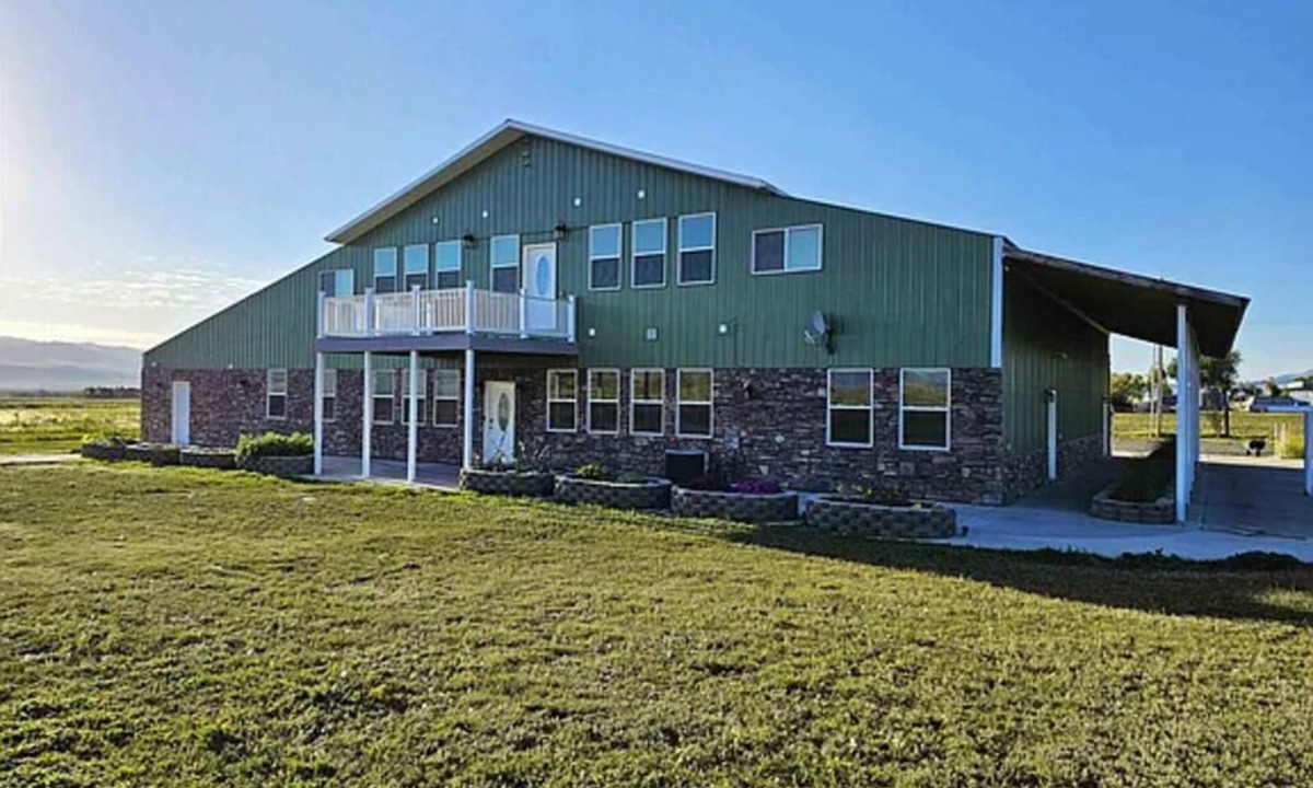 Swanlake House | Large group/reunion destination barn home near Lava Hot Springs, many AMENITIES!