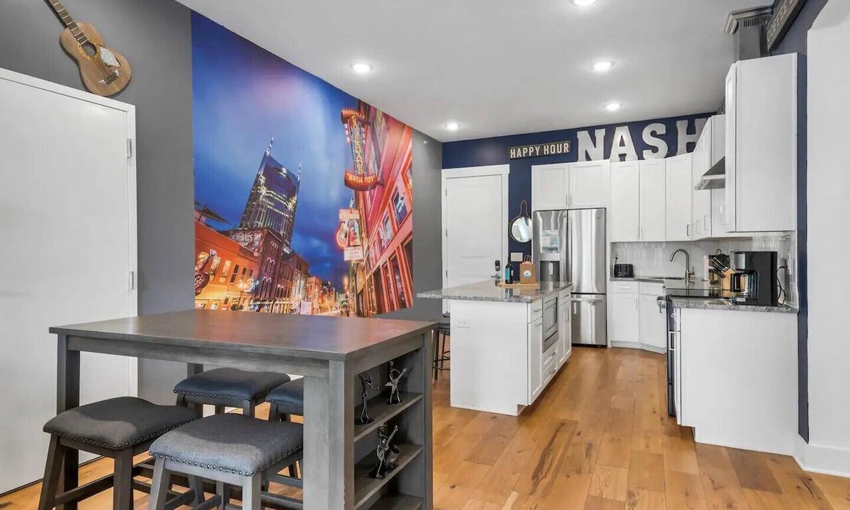 Inglewood Condo | Large Groups! 6Bed/3Bath Near Opry and Broadway!