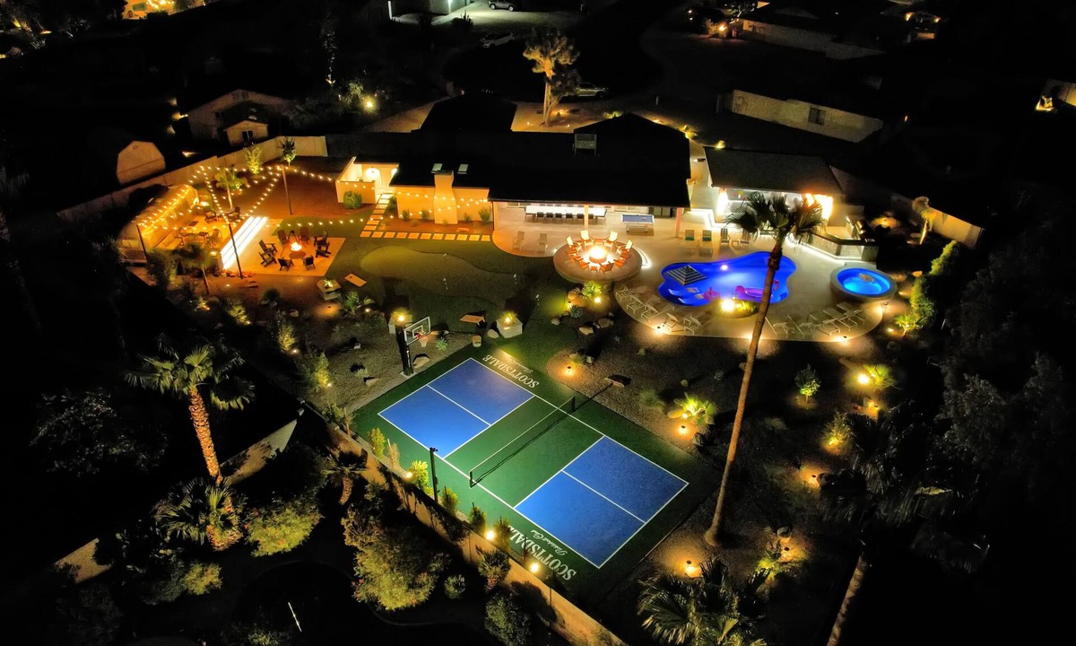 Scottsdale Vista House | Large Groups Welcome! Newly Added Pickleball Court!