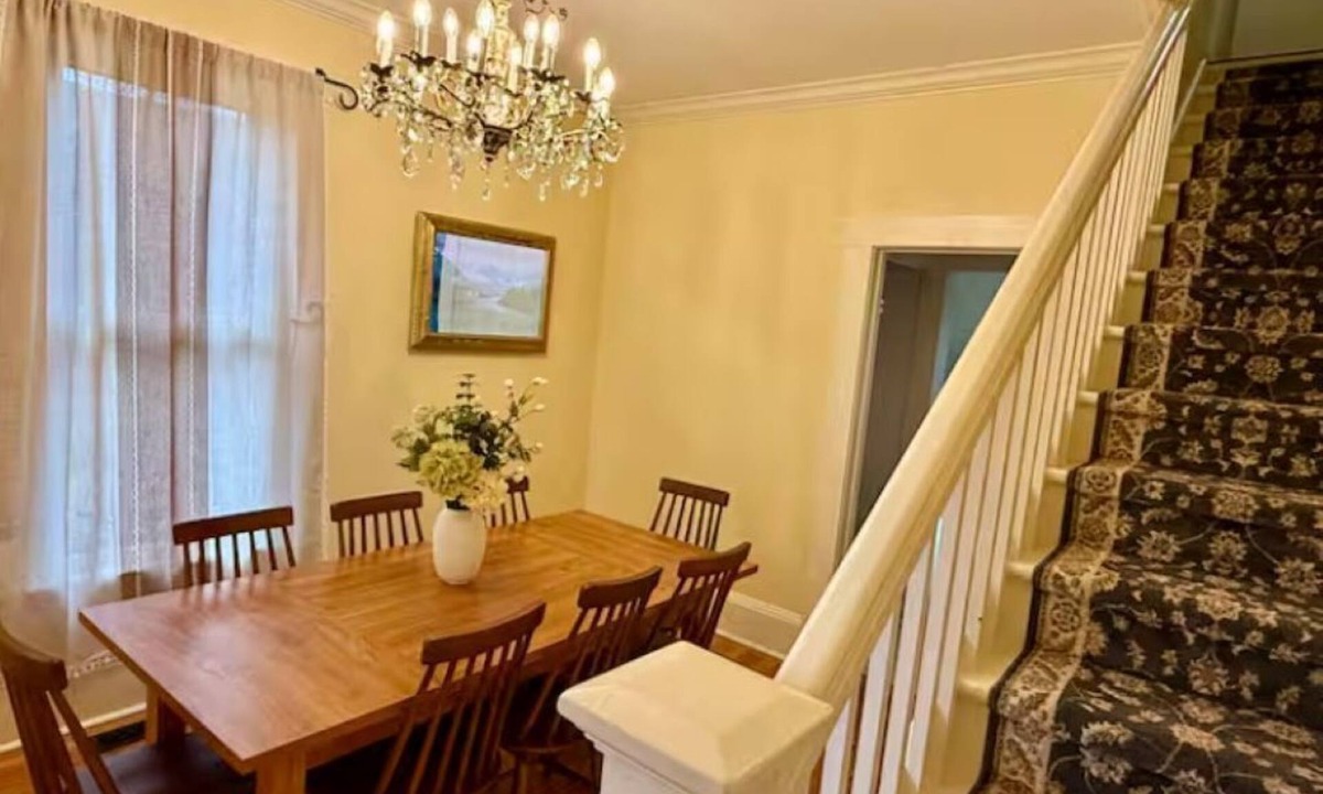 Market District House | Large home in perfect Eugene location!