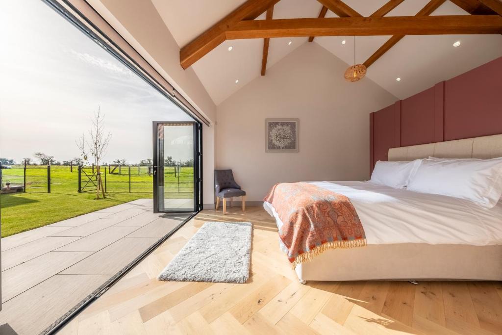 Ipswich House | Large immaculate rural conversion - The Milking Parlour