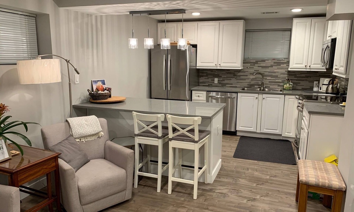 Coquitlam House | Large kitchen/in suite laundry/Self Contained, Central location.