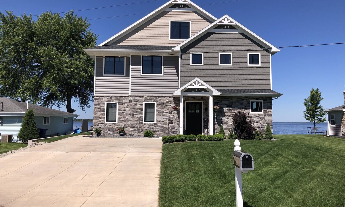 Winneconne House | Large Lake House - 4 Bedroom - EAA Oshkosh