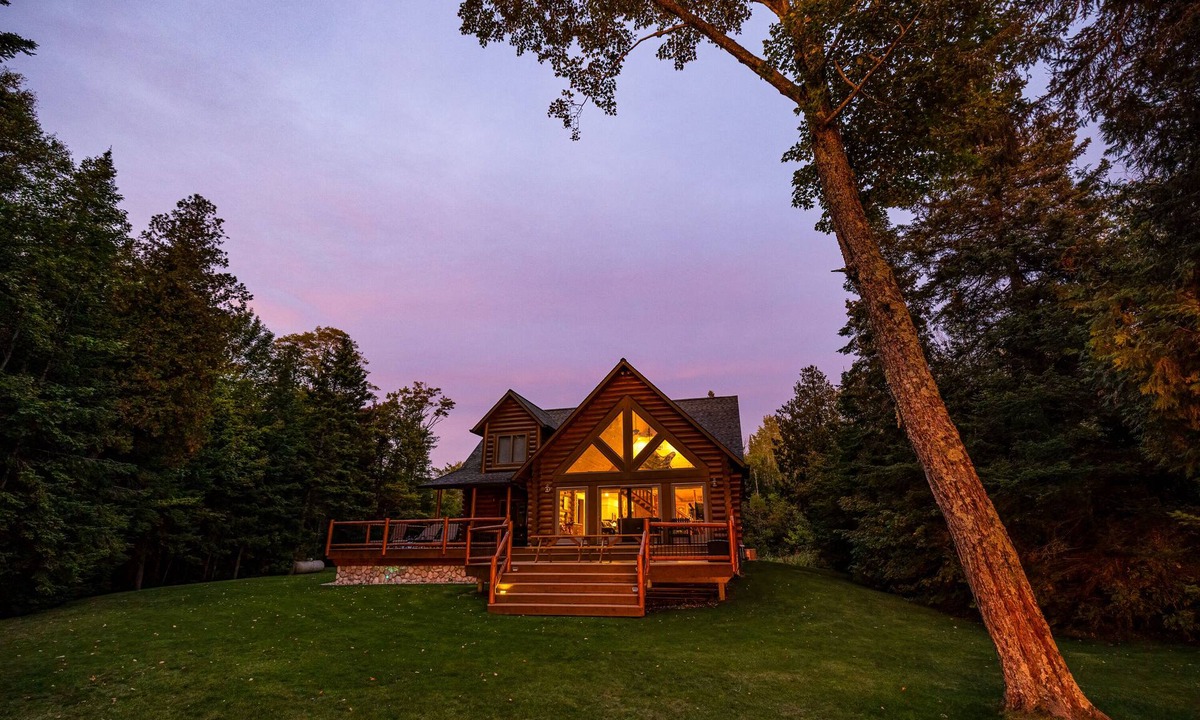 Moran House | Large Lakefront Log Lodge Sandy Beach Dock Near Mackinac Island