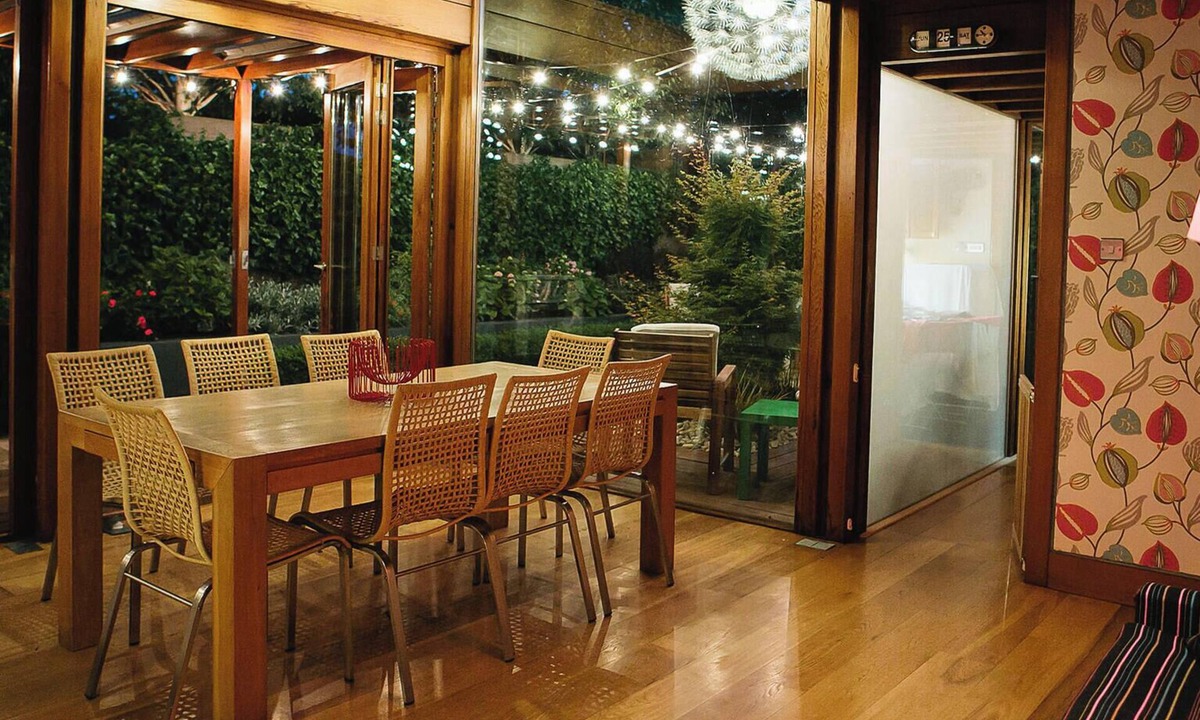 Glasnevin House | Large Luxury Architect Designed House, Sleeps 15. City 15 mins by bus.