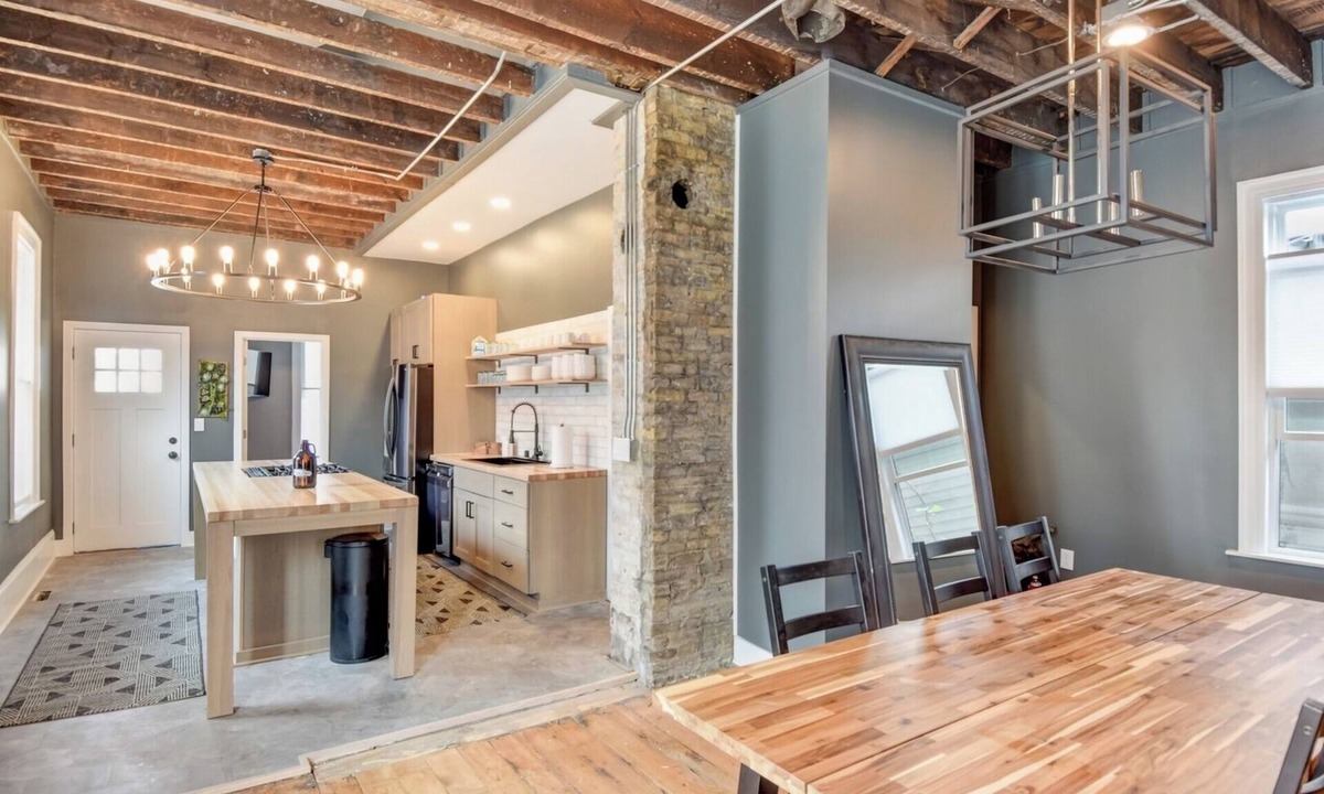 Fifth Ward Cottage | Large Milwaukee Home 4BR Fast Wifi