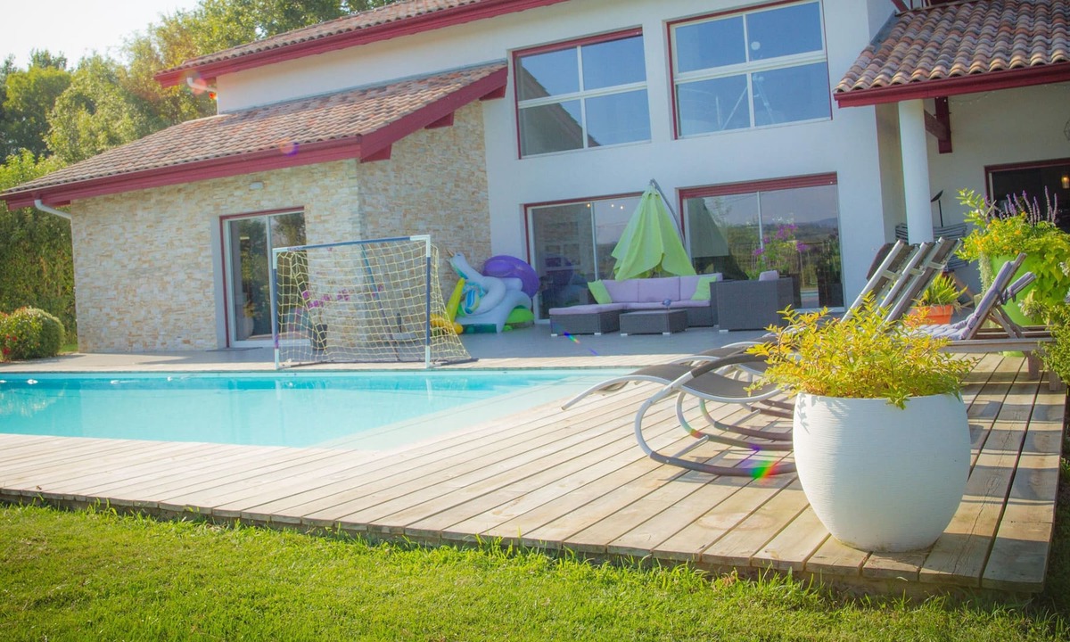 Briscous Villa | Large Modern Villa near Biarritz - 12 people - Seasonal rental.