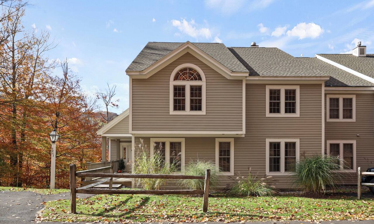 Hancock Condo | Large Mountainside Condo with Private Trail to Grouse Run