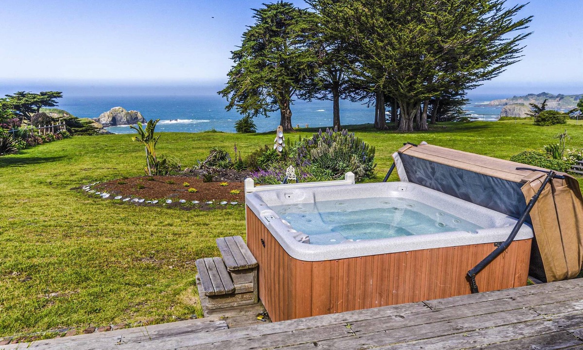 Elk House | Large Oceanfront Bluff Home - Hot Tub, Kids Room