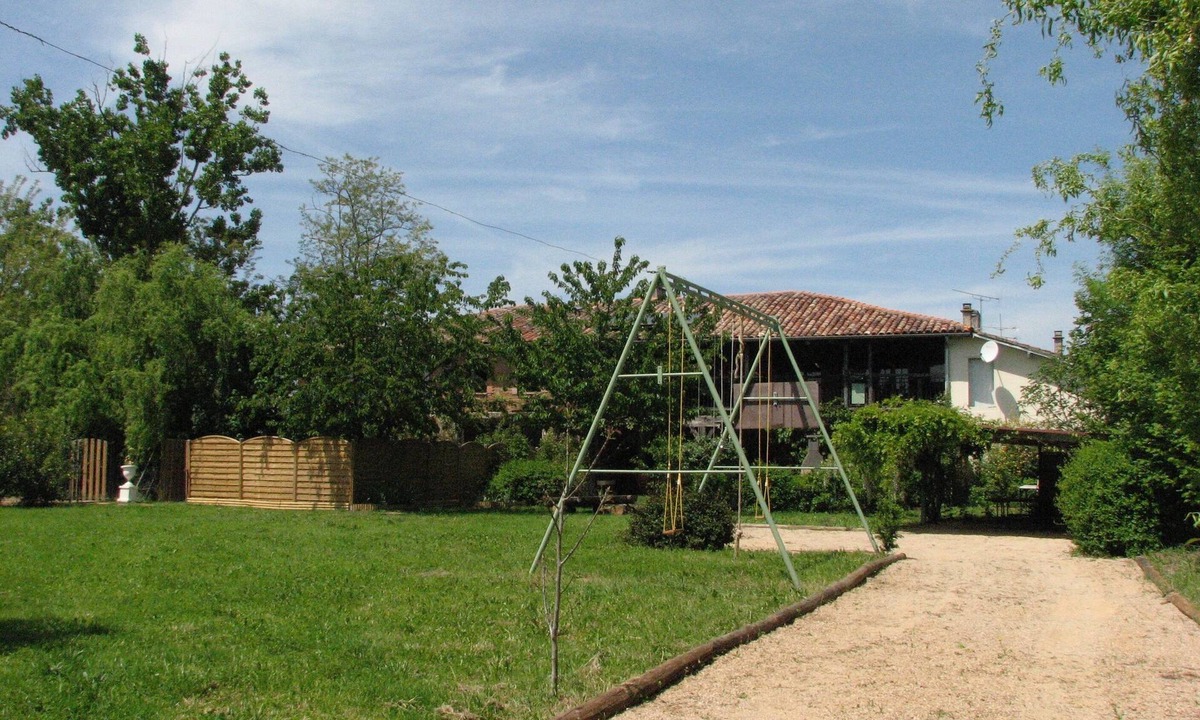 Montech Bed & Breakfast | Large old farmhouse in the Garonne valley with large garden and swimming pool