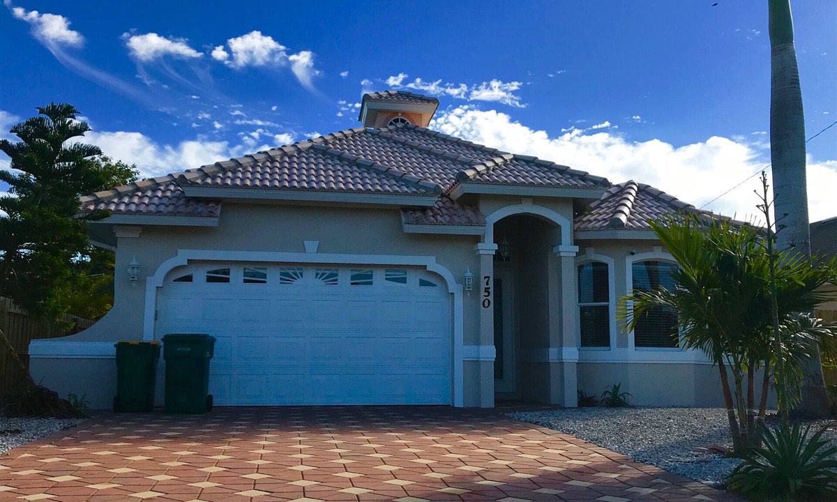 Naples Park House | Large Private Pool Home-Walk/Bike to Beach & Mercato Shops & Dining