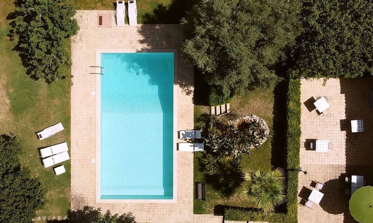 Chiaramonte Gulfi Villa | Large private villa with swimming pool in Sicily