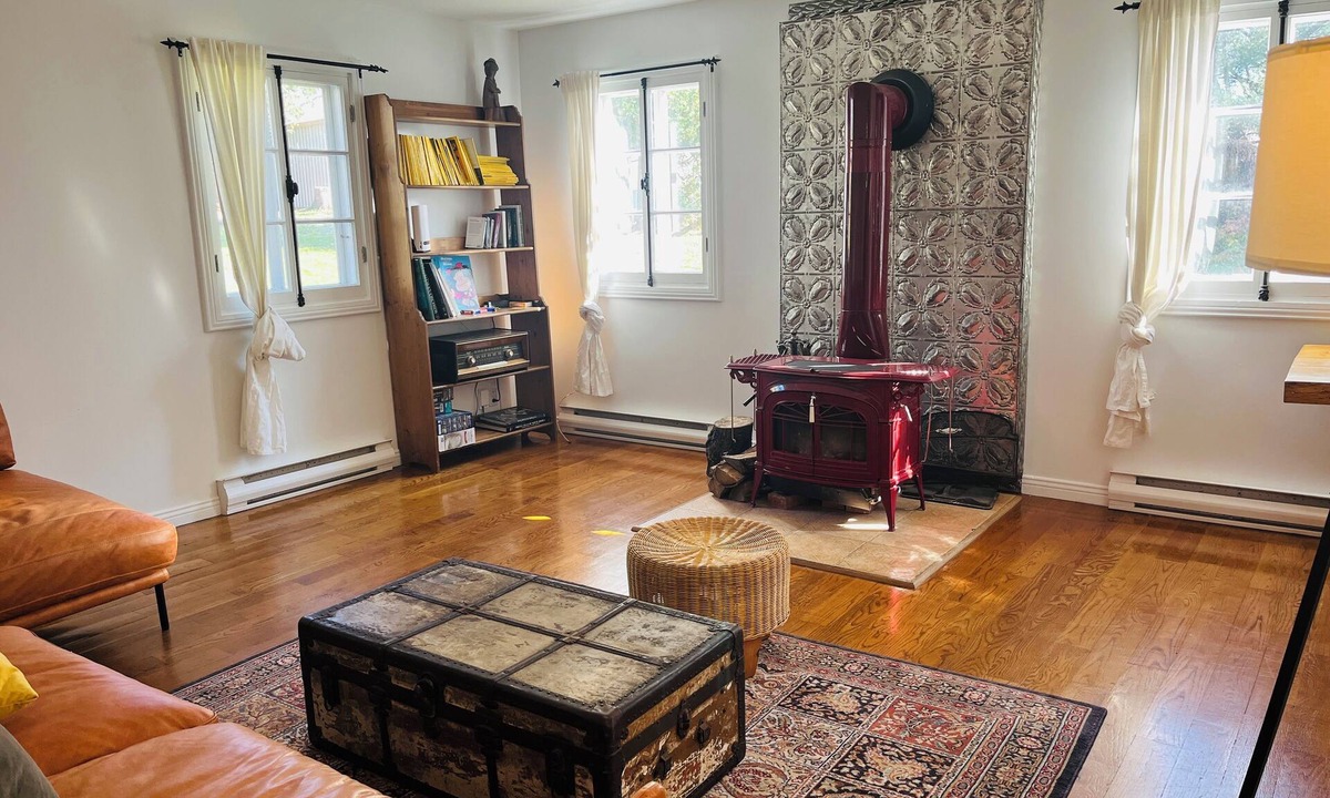 Val David House | Large, quiet house in the heart of the village - For rent by the month!