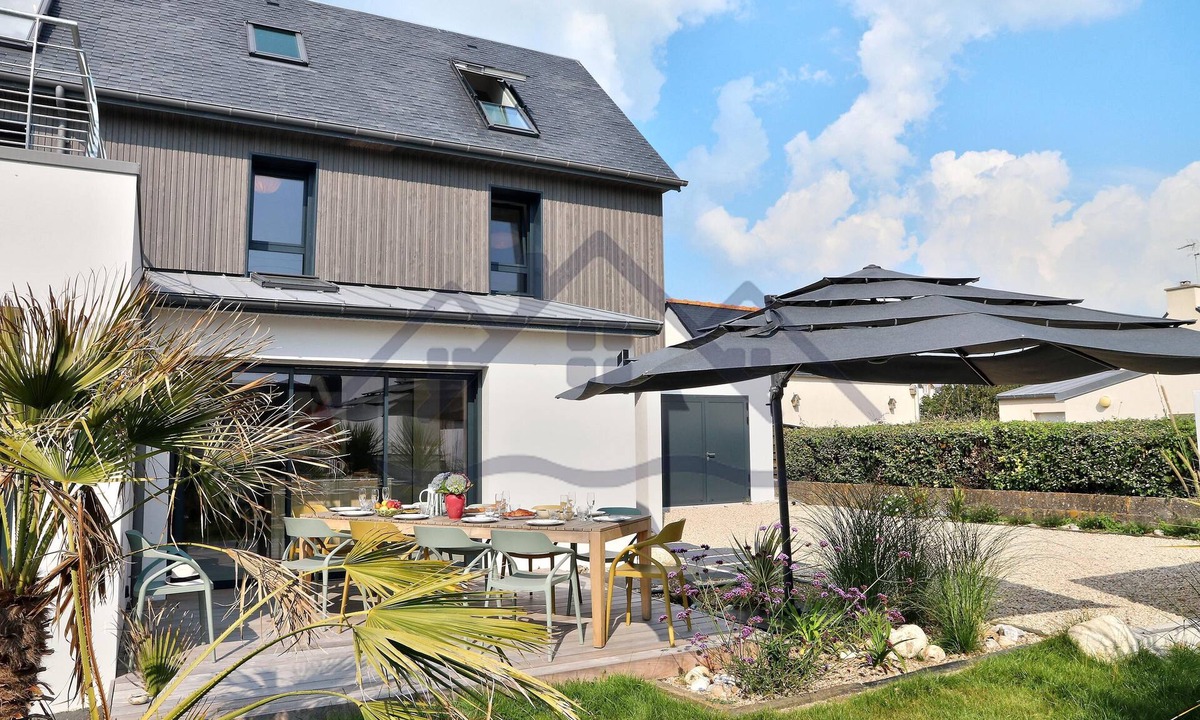 Guilvinec Villa | Large, recently built architect-designed house for 12 people
