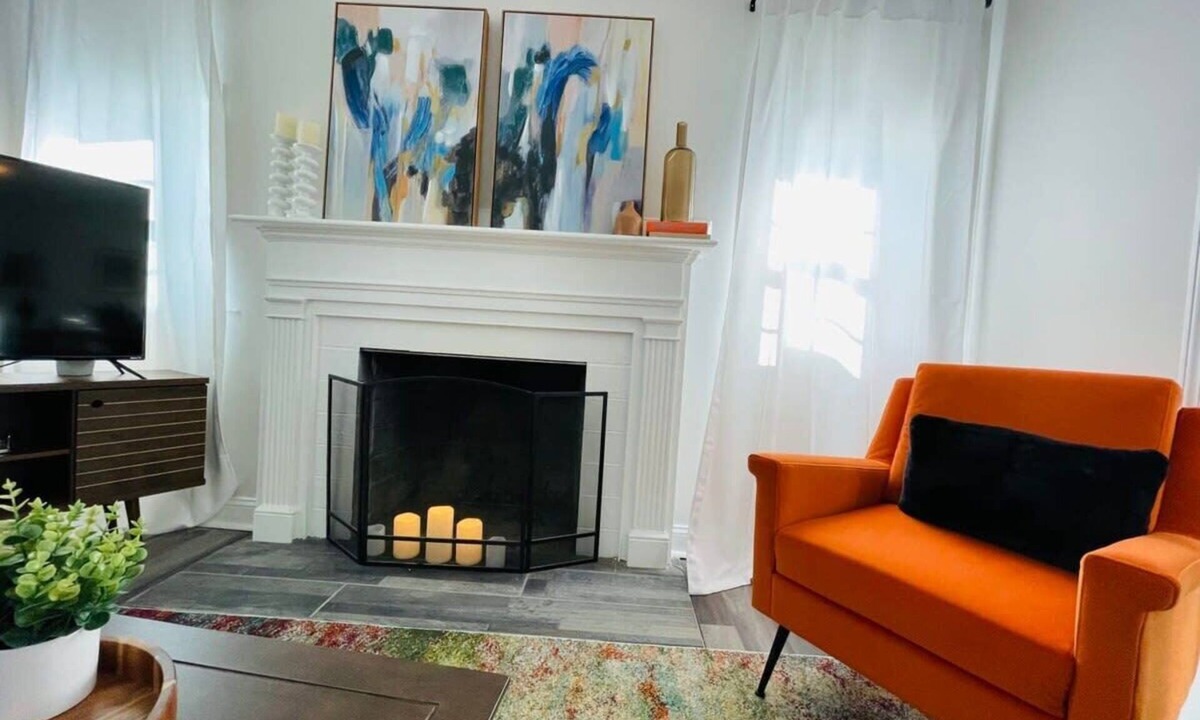 Crestline Heights House | Large, Renovated On E. Lake Park! Comfy Cottage