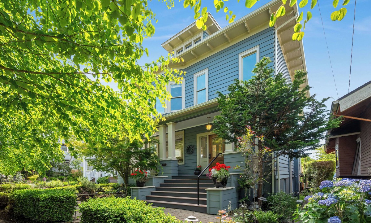 East Queen Anne House | Large Seattle Home for World Cup Home Base