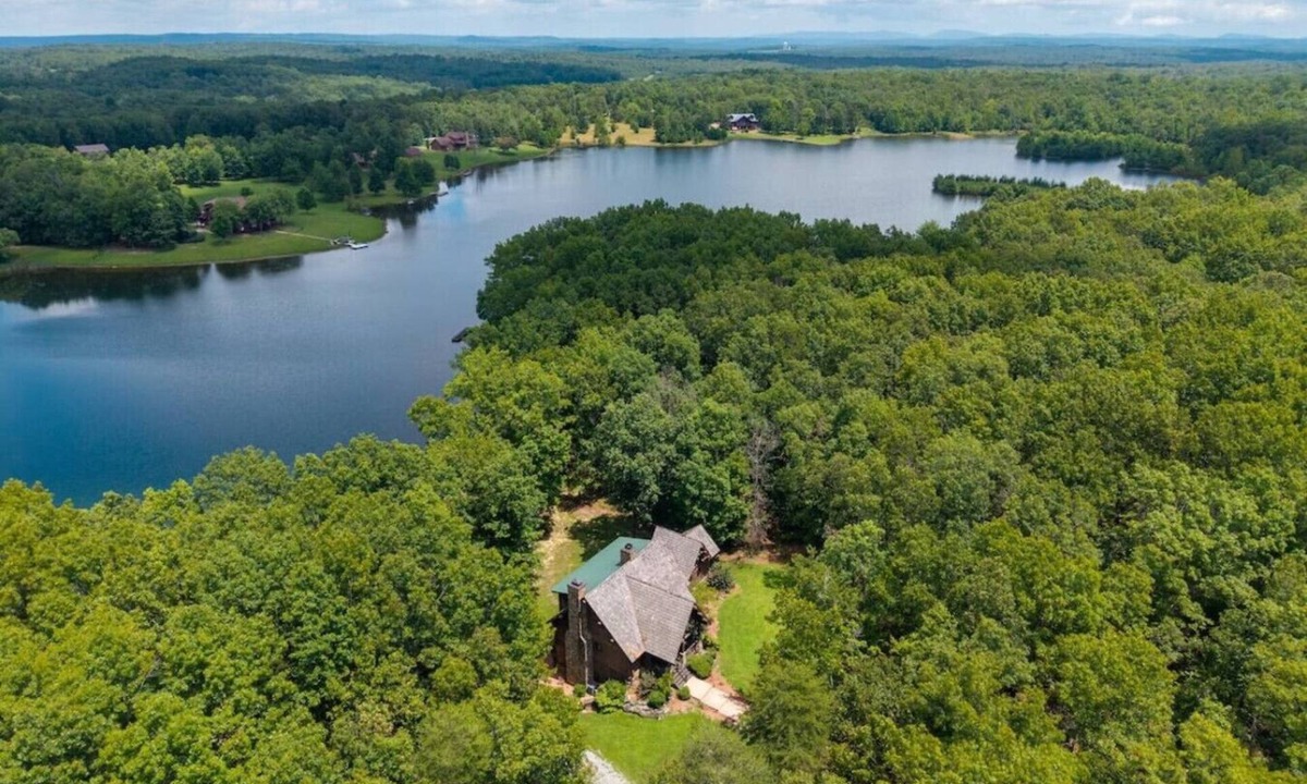 Pikeville Cabin | Large secluded 3 bedroom Cabin!
