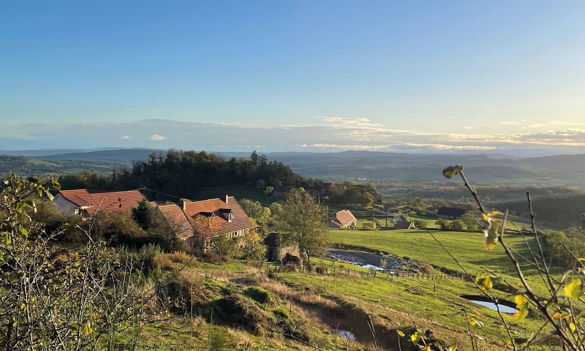 Pressy-sous-Dondin House | Large + Small Gîte with swimming pool and sublime view in the heart of the hills
