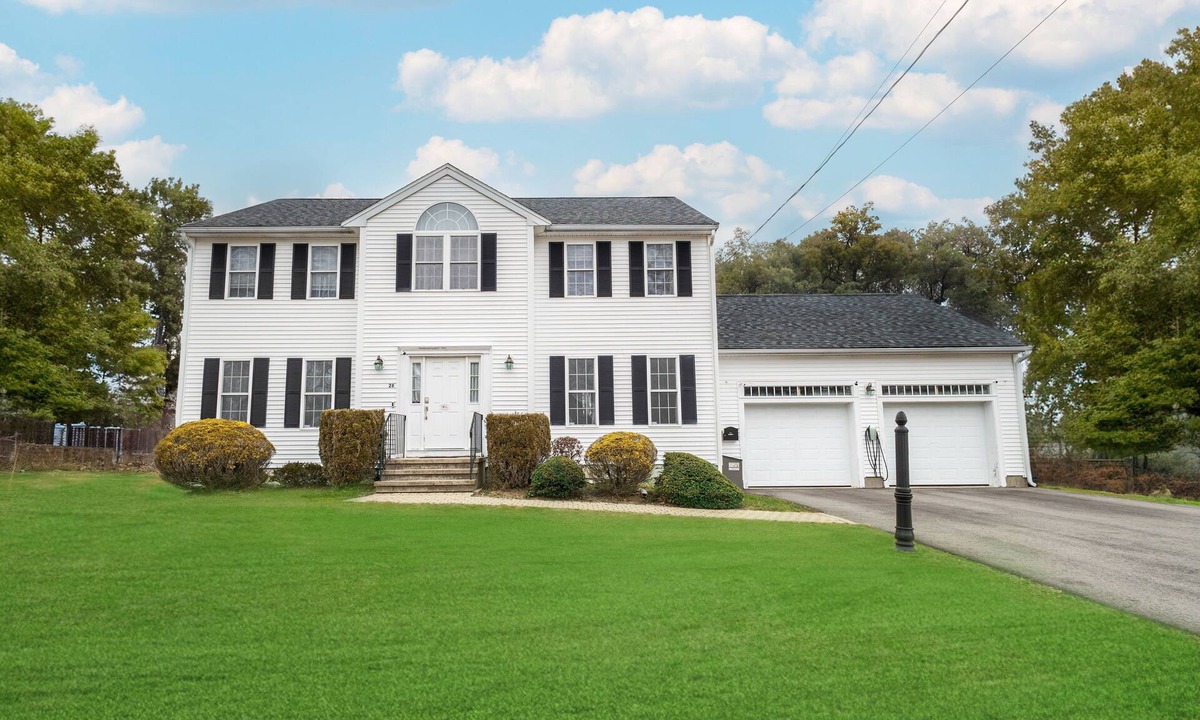 Randolph House | Large Spacious Home with King Beds, very Convenient 4BR 2.5BA