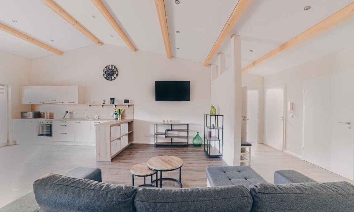 Eggenthall Apartment | Large spacious vacation apartment with balcony and three bedrooms in the Allgäu