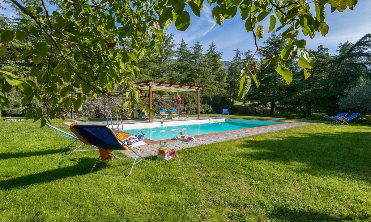 Cortona Villa | Large stone manor with 8BR and 7BA, extended grounds, large fully-equipped pool.
